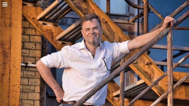 Screenshot of Thomas Maria Helzle - Bildhauer und Designer in Berlin